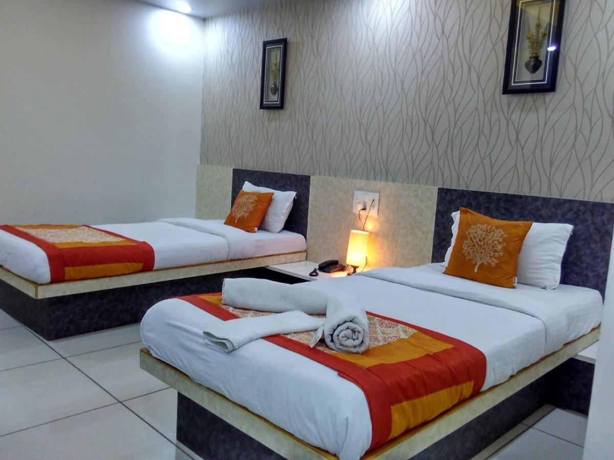 Hotel Sigma Inn Ахмедабад Екстериор снимка