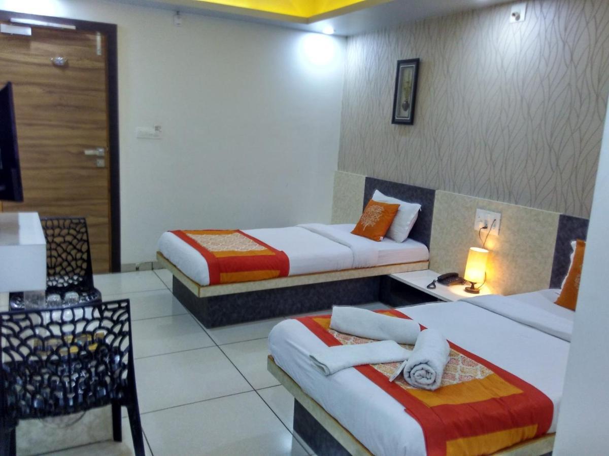Hotel Sigma Inn Ахмедабад Екстериор снимка